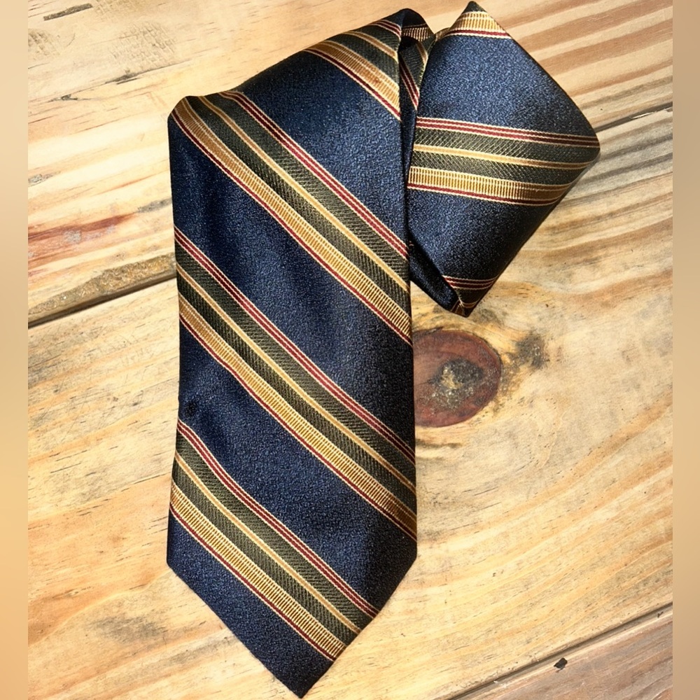 Jos. A. Bank Men’s Navy / Gold Silk luxury tie